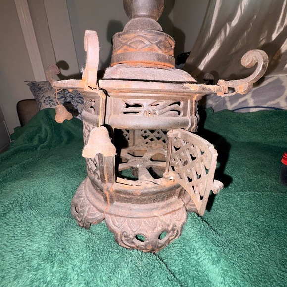 antique Japanese cast iron "tōrō" garden lantern - Picture 6 of 7